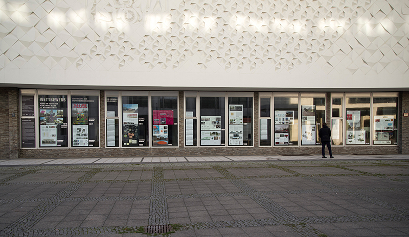 <p>2020<br />
International Bun -<br />
Kunst im Stadtraum Berlin 'Karl Marx Allee'</p>